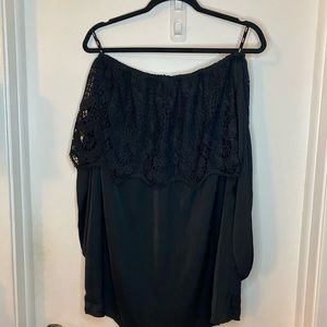 🎃Cold shoulder mini dress with lace detail 🎃